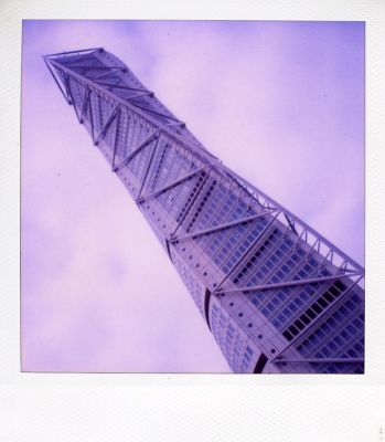 Turning Torso Tower
Célèbre tour à Malmö (Sweden) - Polaroïd SX 70 et film dédié
Mots-clés: Polaroïd