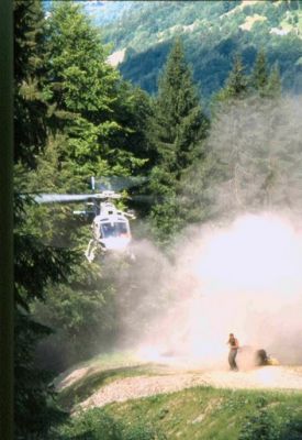 Aide en Montagne
Descente d'un hélico pour venir en aide à un VTTiste qui s'était blessé lors de la randonnée de la VTTticîmes du Grand-Massif (Haute-Savoie)
Mots-clés: Helicoptère VTTticimes