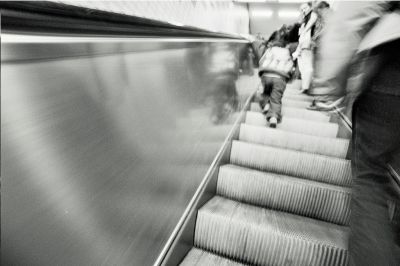 Fuyons !
Extrait d'une série réalisée au très grand-angle dans les couloirs du métro d'Hambourg.

Minolta XD-5
Tokina RMC 17/3,5
Ilford XP2
Mots-clés: métro xd5 XP2 hambourg