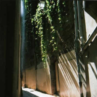 Lumière verticale
Un joli jeu de lumière dans une ruelle de Toulouse
Mots-clés: ruelle lumière toulouse