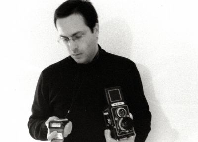 Autoportrait au Semflex
Votre humble serviteur avec son Semflex et sa Leningrad 4 (j'avais perdu ma Lunasix à l'époque).

Minolta XD5
Rokkor MD 50/1,7
Ilford HP5
Mots-clés: autoportrait;Minolta XD5;Ilford HP5;Semflex;Leningrad