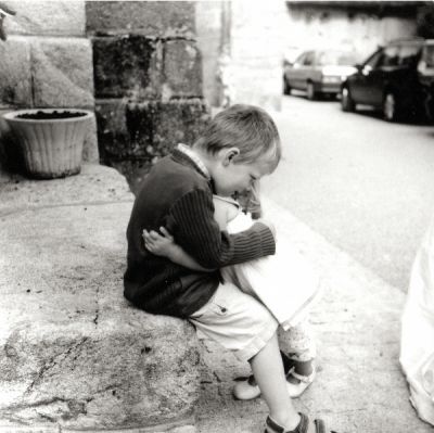 Frère et Soeur
Un calin entre frère et soeur.

Semflex Semi-Oto
Rollei Retro 400
Filtre jaune-vert
Mots-clés: Semflex