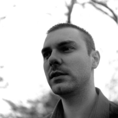 Simon - Pensif
Portrait issu de la scéance photo improvisée pour la candidature d'un collègue pour être mannequin pour la Redoute pour arrondir lses fins de mois. Il n'a pas été pris mais nous nous sommes bien amusés.

Semflex Semi-Oto + filtre jaune-vert et bonnette approche
Mots-clés: semflex