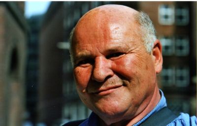 Stephen l'Autrichien
Mots-clés: Hambourg Speicherstadt Autrichien Minolta Sr-T Rokkor 85