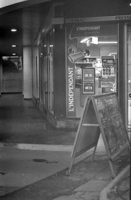 à l'arrêt de bus - Perpignan
Contax ST - planar 50/1.4 HP5 à 1600 iso
