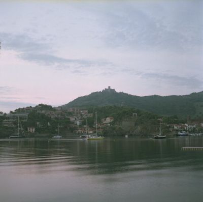 collioure au petit matin
autocord CDS 1 - kodak 160 portra.
