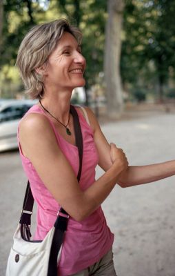 Karine
contax aria-distagon 35mm f/1.4-portra 400.
