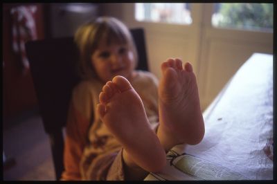 salomé
Contax ST - planar 50mm 1.7 ?? - fuji sensia 400.
