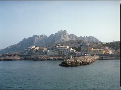 les goudes - Marseille fev 2011
pentax 645 - 75mm - portra 400
