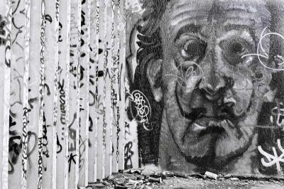 Dali
F801, 50mm f/1,8 , HP5+ à 800 iso
