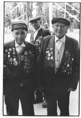 9 mai 2007 à Borjomi (Géorgie)
Des anciens du front de l'Est, et chaque année, le 9 mai, les rangs sont un peu plus clairsemés.
