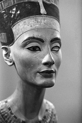 Nefertiti, Altes Museum de Berlin
Leica R5 - 2/90 - Neopan-400

