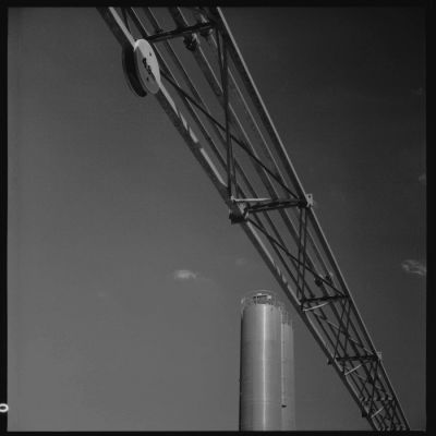 Le viaduc
Supprt métallique permettant le passage des tuyauterie au dessus de la cour de déchargement.
Salyut-S, 90mm, filtre rouge fomapan 400 dans du fomadon R09 à 1+40
