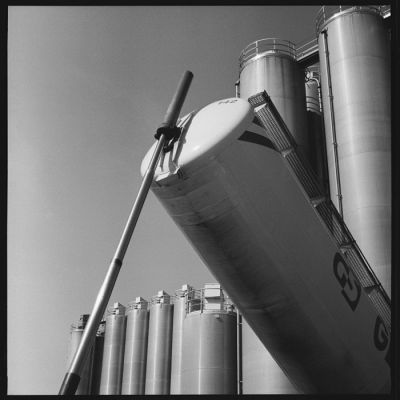 La citerne
Une citerne de résine au déchargement.
Salyut-S, 90mm, fomapan 400 ISO dans du fomadon R09 1+40
