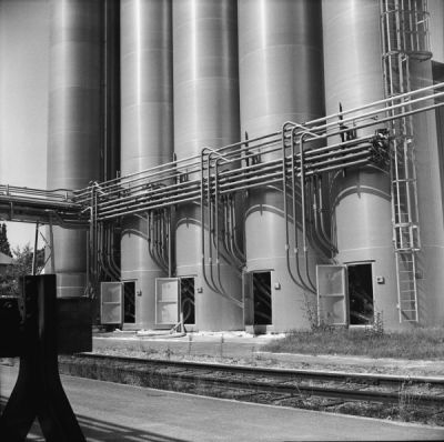 Suite en silo
Trix à 400 dans du R09 1+40, lubitel 166 B universel

