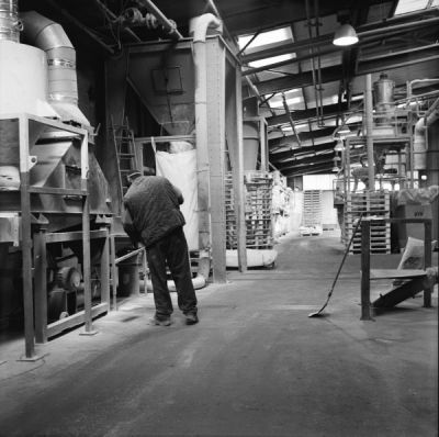 L'atelier des banderas
Trix 400 à 400 ISO dans R09 à 1+40. Prise avec un lubitel 166 UNIVERSAL

