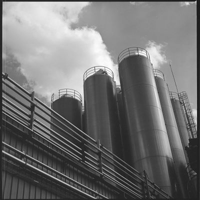 Les nuages s'amoncellent
Silos de mon entreprise,
SalyutS + 65mmf3.5 + foam 100 + r09
