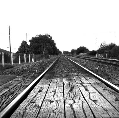 Perspective sur passage à niveau et une voie ferrée
Juin 2007 - Passage à niveau à Marcilly d'Azergues (Rhône)
Yashica Mat 124G - Rollei Retro 400
Matière du bois
Mots-clés: "Pierre Deleuze" rollei rétro 400