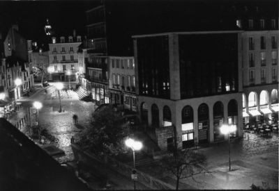 nuit par fenêtre
OM-1, hp5+400

