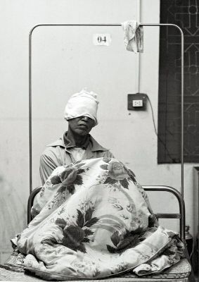 Patience_les_yeux_fermés
Mots-clés: médecine vietnam  portrait