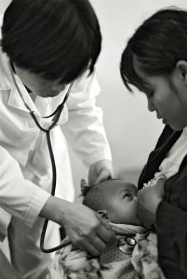 délicate attention
Mots-clés: médecine vietnam  portrait bébé