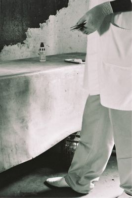 désolation
"portrait" de la désolation d'un medecin au congo, il vient d'effectuer " une petit opération", TOUT ce qui se trouve sur ce cliché represente les moyens dont il disposait...
Mots-clés: medecine congo désolation