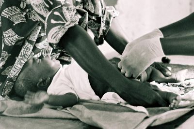laissez-moi!
Mots-clés: medecine congo bébé