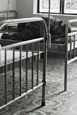 maladie solitaire
Mots-clés: médecine vietnam portrait