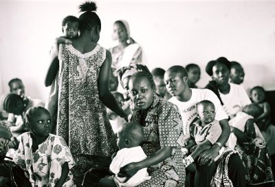 salle d'attente
Salle d'attente au congo, la patience comme nous la connaissons pas...
pleins de petits regards à découvrir
NIKON F90X, 50MM
Mots-clés: medecine congo attente