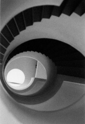 Escalier
Scan de tirage, developpé par une enseigne
X300S - zoom 28-70 à 28mm f11 ou f8
