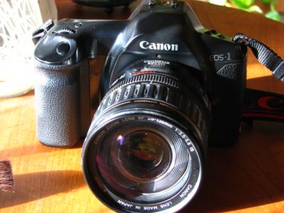 canon eos1
l'eos 1 , premier reflex autofocus "pro" chez canon.

