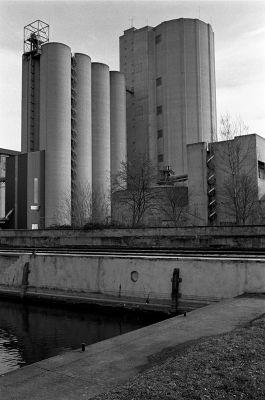 Port autonome
Leica R6.2 Elmarit 90mm HP5+ D76 1+1
