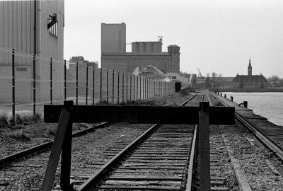 Port autonome
Leica R6.2 Elmarit 90mm HP5+ D76 1+1
