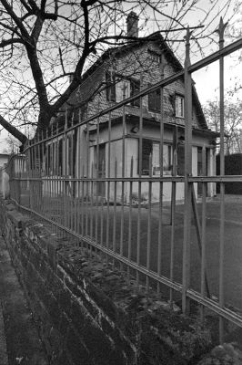 Ecluse porte de l'Hopital
Canon 300V f1:2.8 20mm Fomapan 400 D76 scan de négatif
