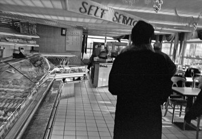 Pause déjeuner 1
Minox 35EL tri-x 400 à 800 (le minox ne va pas au dessus) développement à 1600 le grain a explosé.
