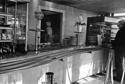 Pause déjeuner 2
Minox 35EL tri-x 400 à 800 (le minox ne va pas au dessus) développement à 1600 le grain a explosé.
