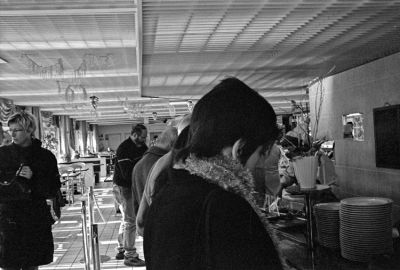 Pause déjeuner 3
Minox 35EL tri-x 400 à 800 (le minox ne va pas au dessus) développement à 1600 le grain a explosé.
