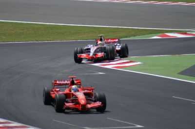 Grand Prix de France
Massa en lutte avec Hamilton pour la troisième place. C'est Hamilton qui montera sur le podium
Mots-clés: F1 Hamilton Massa Magny Cours