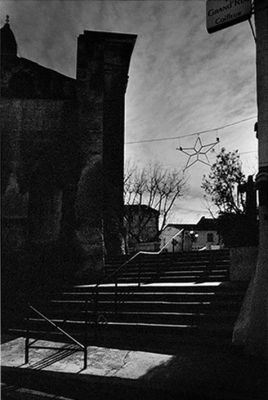 Fontvieille sous la lune
31 Décembre 2007 - Minolta Dynax 7 - Kodak BW 400 - 24mm - f:3,5 - Scan Minolta Dual scan IV 
