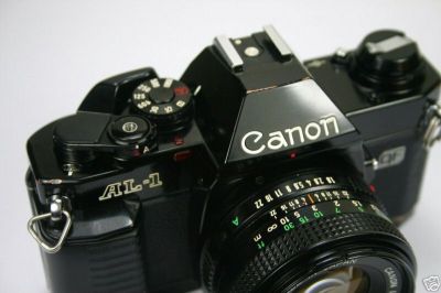 Canon AL-1
Je l'ai reçu ce matin. Il est vraiment nickel et tourne au poil.
Canon AL-1 et son objectif standard 50mm/1,8
Mots-clés: Canon reflex