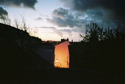Référence foireuse à Magritte
Tout est dans le titre.
Mots-clés: ciel lampadaire tableau Magritte