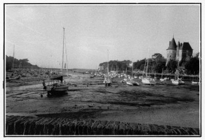 Marée basse
Le port de Pornic et le château des seigneurs de Retz.
Mju: II
Mots-clés: Bateaux Mer Port Château
