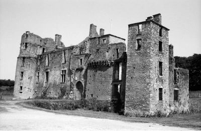 Chateau de St Thibaut près de Lassay
