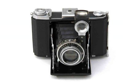 Zeiss Ikonta avec viseur sur objectif
