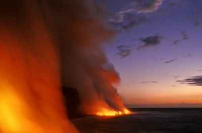 volcanic twilight
Aout 2004, à la Réunion. Le piton de la Fournaise est en éruption, les coulées de lave arrivent en mer. Ce matin la, deux bras rejoignent l'océan simultanément. Un phénomène assez rare, dont j'ai essayé de garder une trace, bien aidé par la velvia50 pour le coup! 
Mots-clés: volcan, mer, coulée, lave, éruption