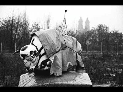 Manège- 1
Elément de manège préparé pour l'hiver, vu sur un "stockage" forain. Poznan- Pologne
400tri-x, scan de négatif
Canon Eos 300
Mots-clés: Pologne Poznan manège urbain solitude