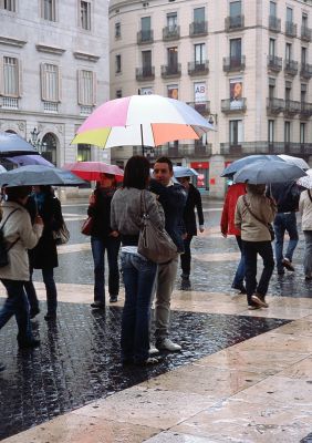 Il pleut à Barcelone
Mots-clés: PenF Barcelone pluie parapluie "scène urbaine"