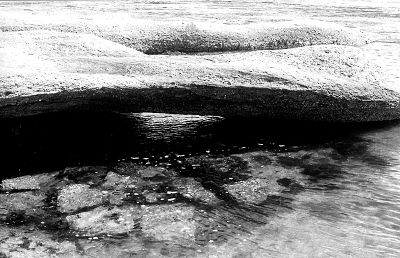 Serenité
roches eet eau à marée basse
Mots-clés: roche silence abstrait nikon FM3A