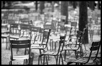 Chaises, jardin du Luxembourg
Nikon F3 - Nikkor Ai 105/2.5 - Tri X
