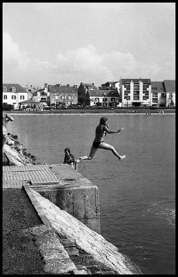 Le plongeon - Etel, Morbihan
Nikon F3 - 50/1.8E - FP4+
